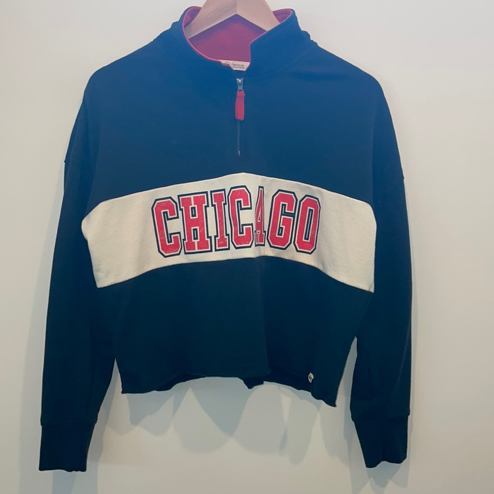 Cropped CHICAGO BULLS half zip